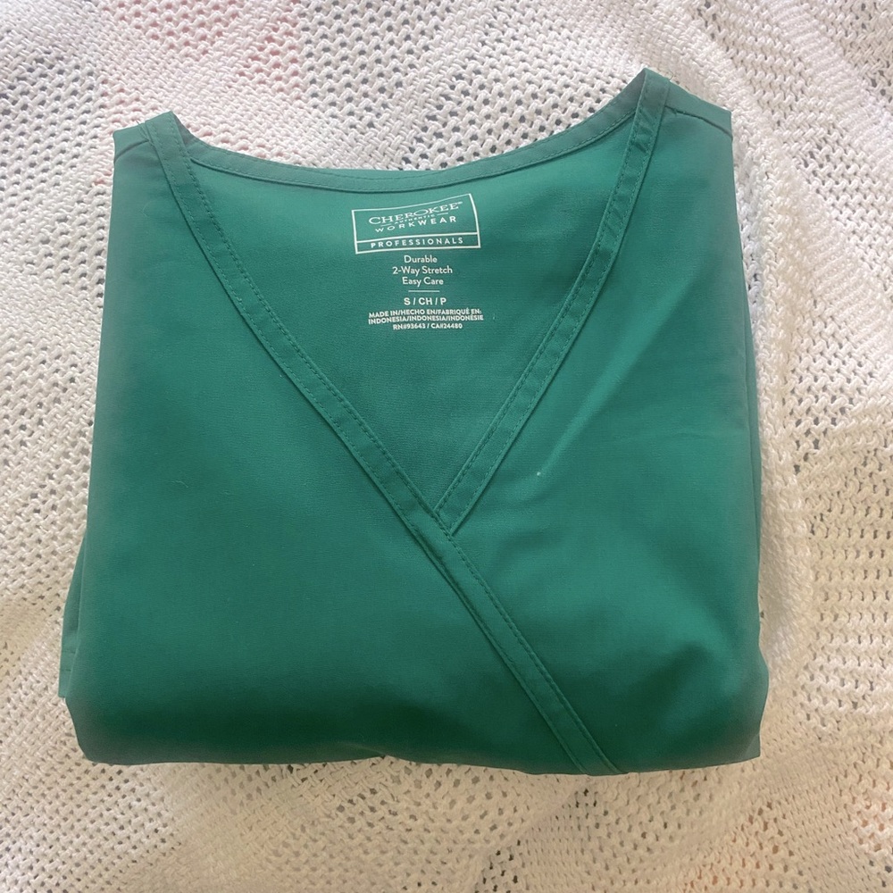 Small Cherokee maternity scrub top
